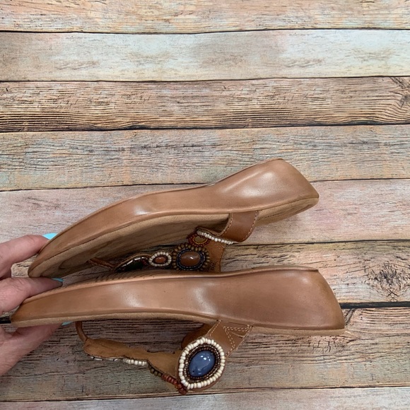 Minnetonka Beaded Sandals - Picture 4 of 6